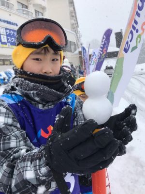 スキーだけでなく気がついたら雪あそびに夢中になっていました。